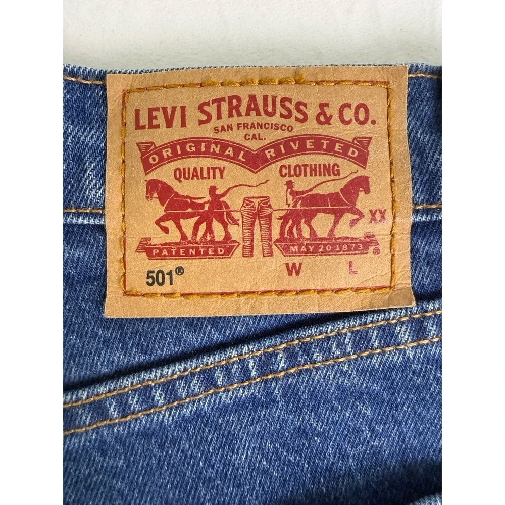 Levi's 501 Jeans Women's 27x32 Medium Blue Straight Leg Button Fly Denim Pants